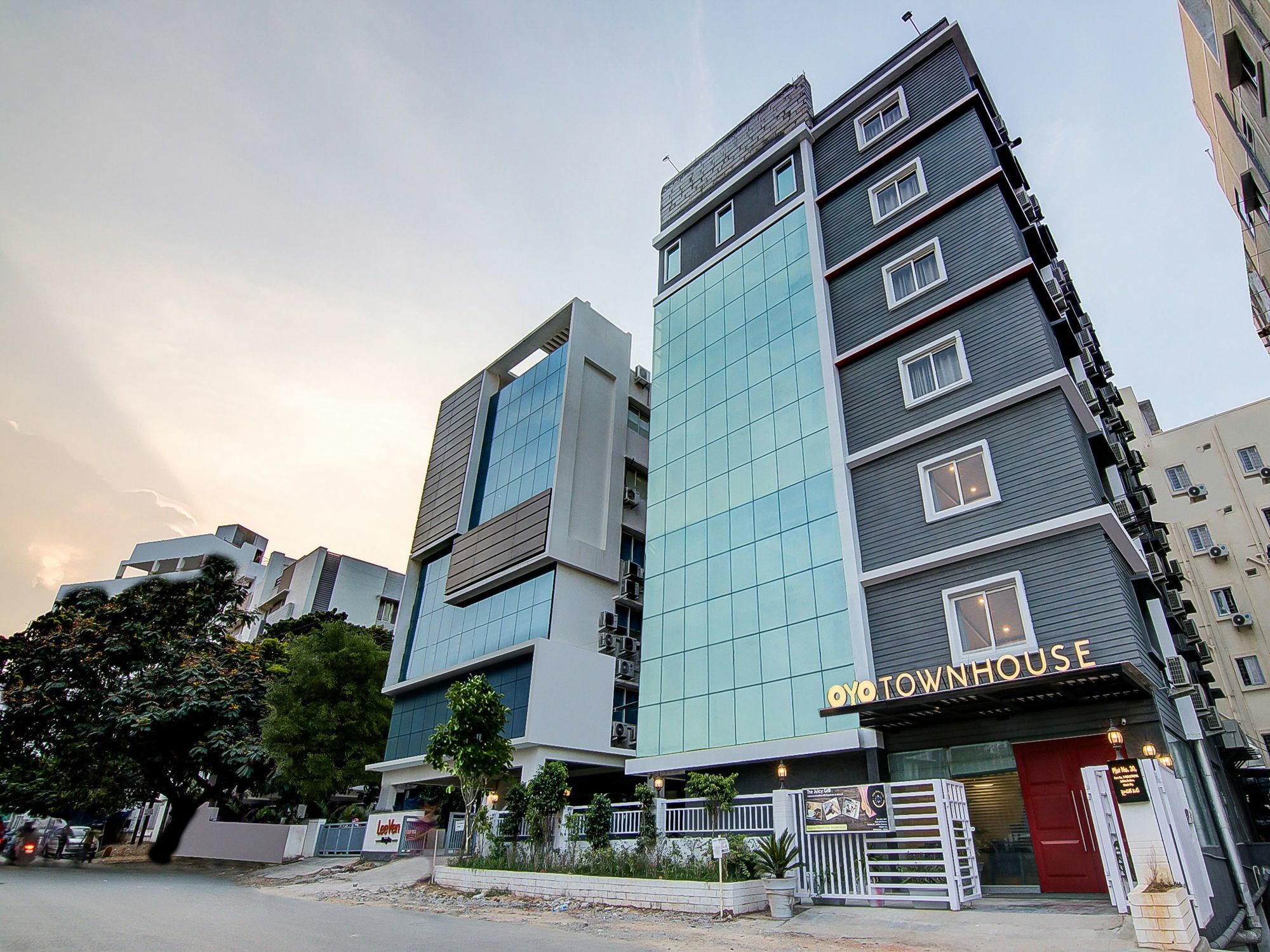 Oyo Townhouse 034 -Halcyon Hitech City Road Haïdarabad Extérieur photo